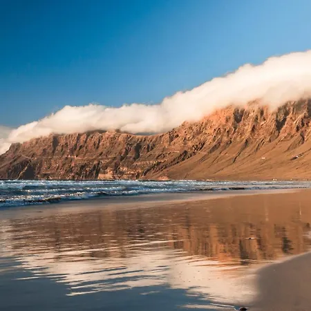 Home2book Charming Tinajo, Wifi * La Santa